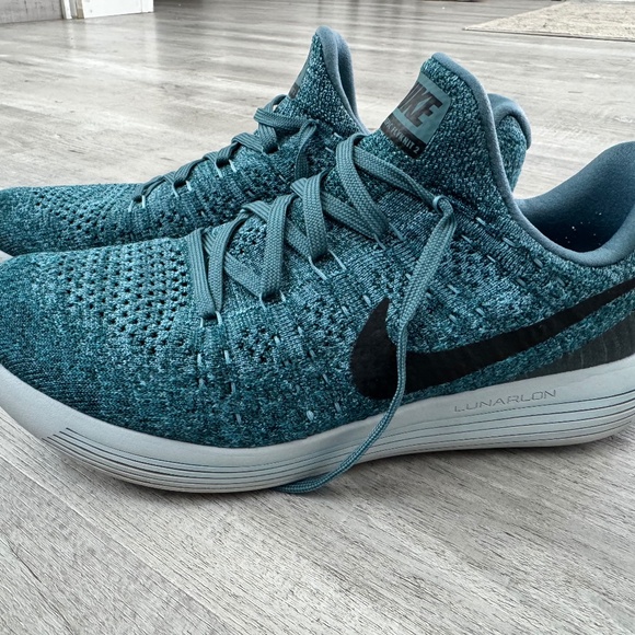 Nike LunarEpic FlyKnit 2 Running Shoes - Picture 2 of 7